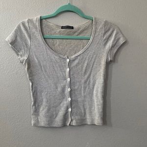 Brandy Melville Cropped button down T-shirt